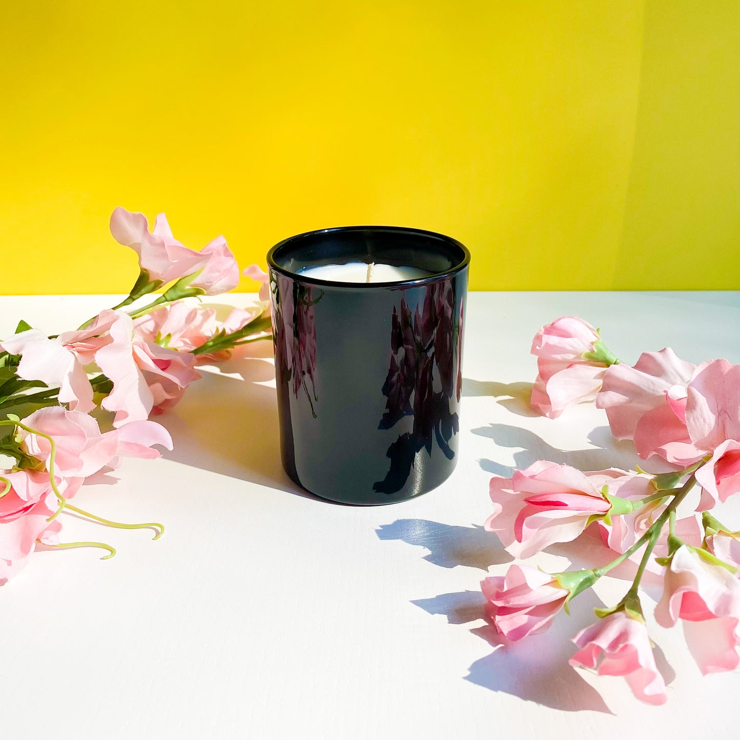 Vanilla scented candle - black glass